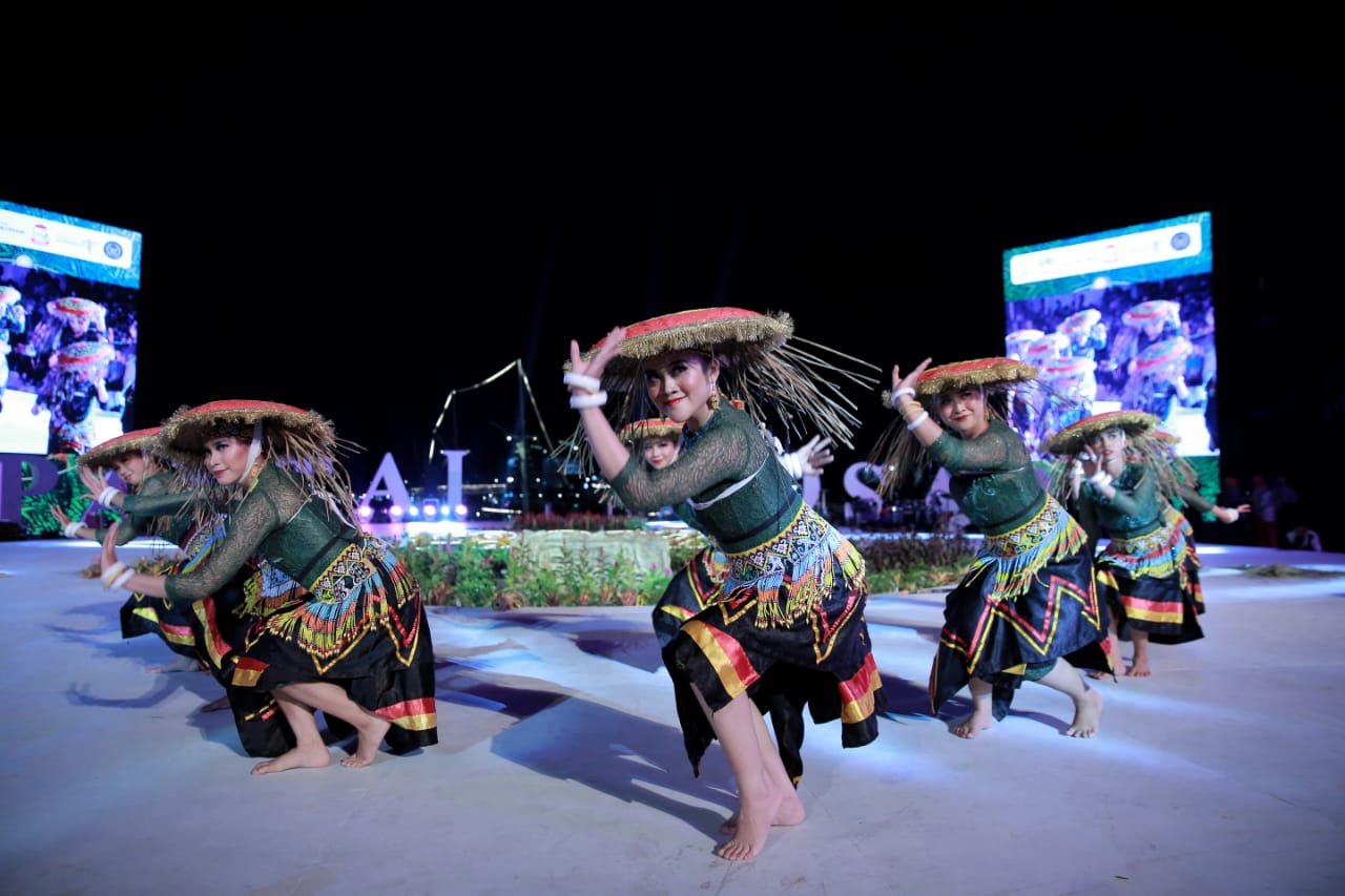 Semarakkan Makassar F8, Kaltim Persembahkan Tarian Ngoit Ngempolo