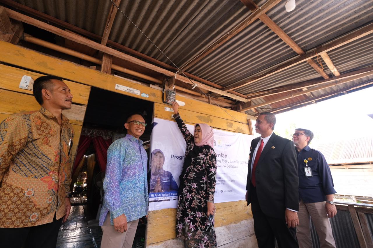 PLN Salurkan 3.860 Sambungan Listrik Gratis Dari Program BPBL Pemerintah di Sulsel 2 PLN Salurkan 3.860 Sambungan Listrik Gratis Dari Program BPBL Pemerintah di Sulsel