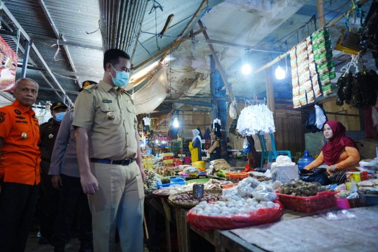 Bupati MYL Sidak ke Pasar, Pantau Harga Komoditas 2 Bupati MYL Sidak ke Pasar, Pantau Harga Komoditas