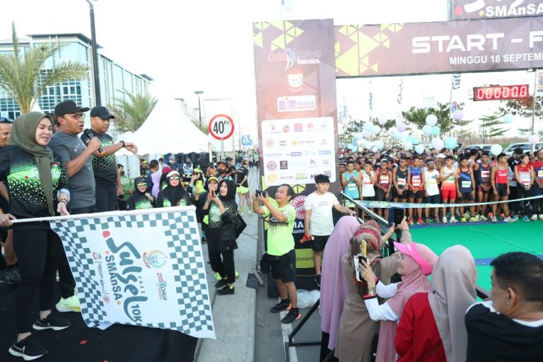 Sulsel SMANSA 10K 2022 Tuai Apresiasi Wali Kota Makassar 7 Danny Pomanto Serukan Hidup Sehat, Hadiri Pelepasan Peserta Sulsel SMANSA 10K 2022