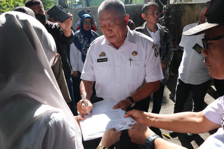 Dinas Pertanahan Makassar Amankan Fasum di Perumahan PT Cahaya Surya 4 Kadis Pertanahan Kota Makassar Ahmad Namsum