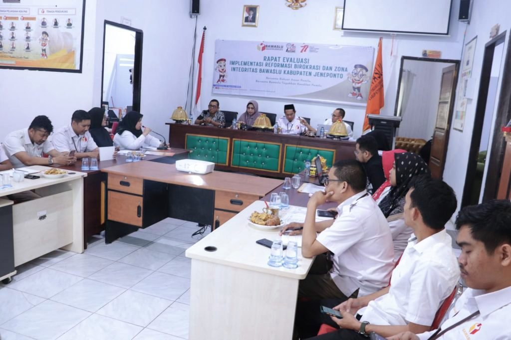 Rapat Evaluasi Implementasi Reformasi Birokrasi dan Zona Integritas Bawaslu Jeneponto