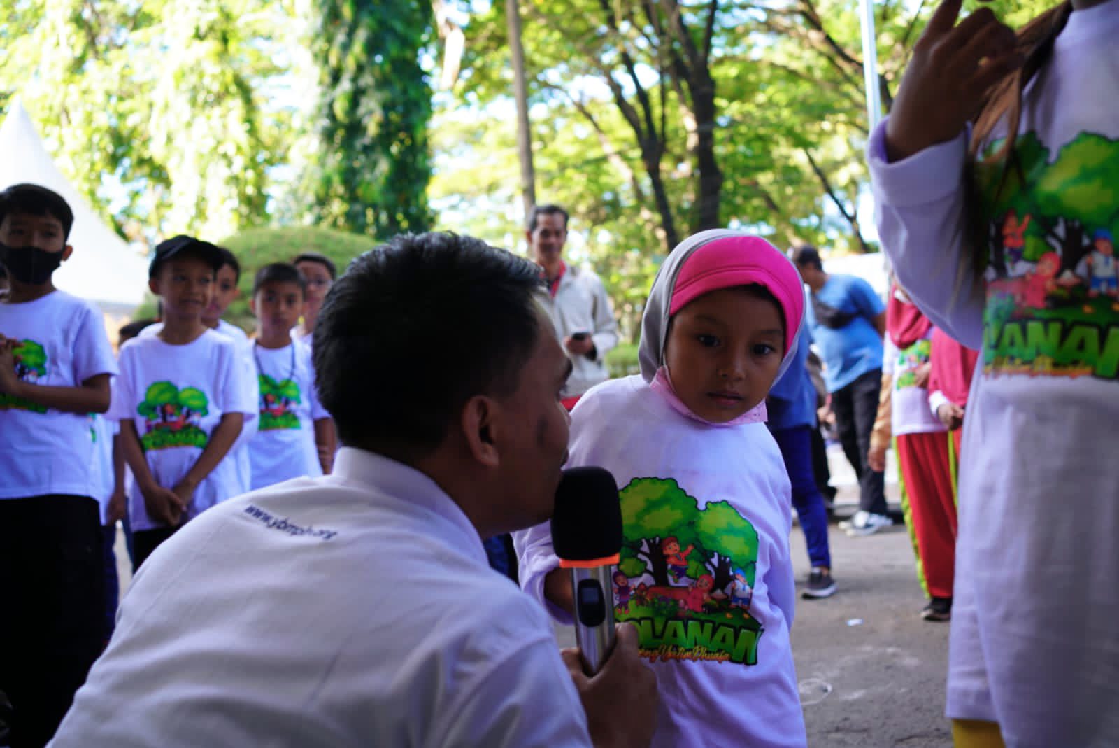 Milad ke-16, YBM PLN UIW Sulselrabar Berbagi Kebahagiaan bertajuk Dolanan Bareng Dhuafa