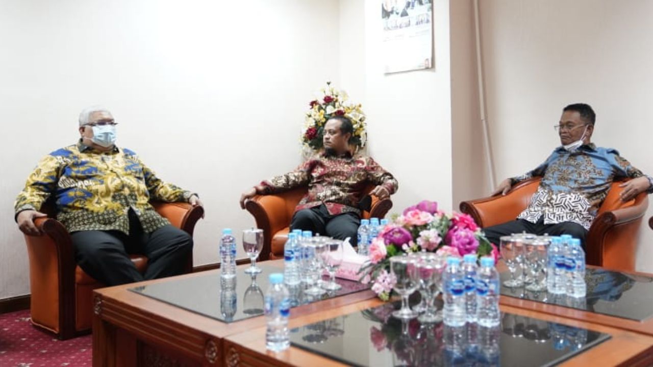Dihadapan Komisi VII DPR RI, Tiga Gubernur Sepakat Izin Kontrak Karya PT. Vale Tidak Diperpanjang 2 Dihadapan Komisi VII DPR RI, Tiga Gubernur Sepakat Izin Kontrak Karya PT. Vale Tidak Diperpanjang