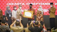 Usulkan 10.385 Formasi PPPK Guru Tahun 2023, Gubernur Andi Sudirman Terima Penghargaan MenPAN-RB