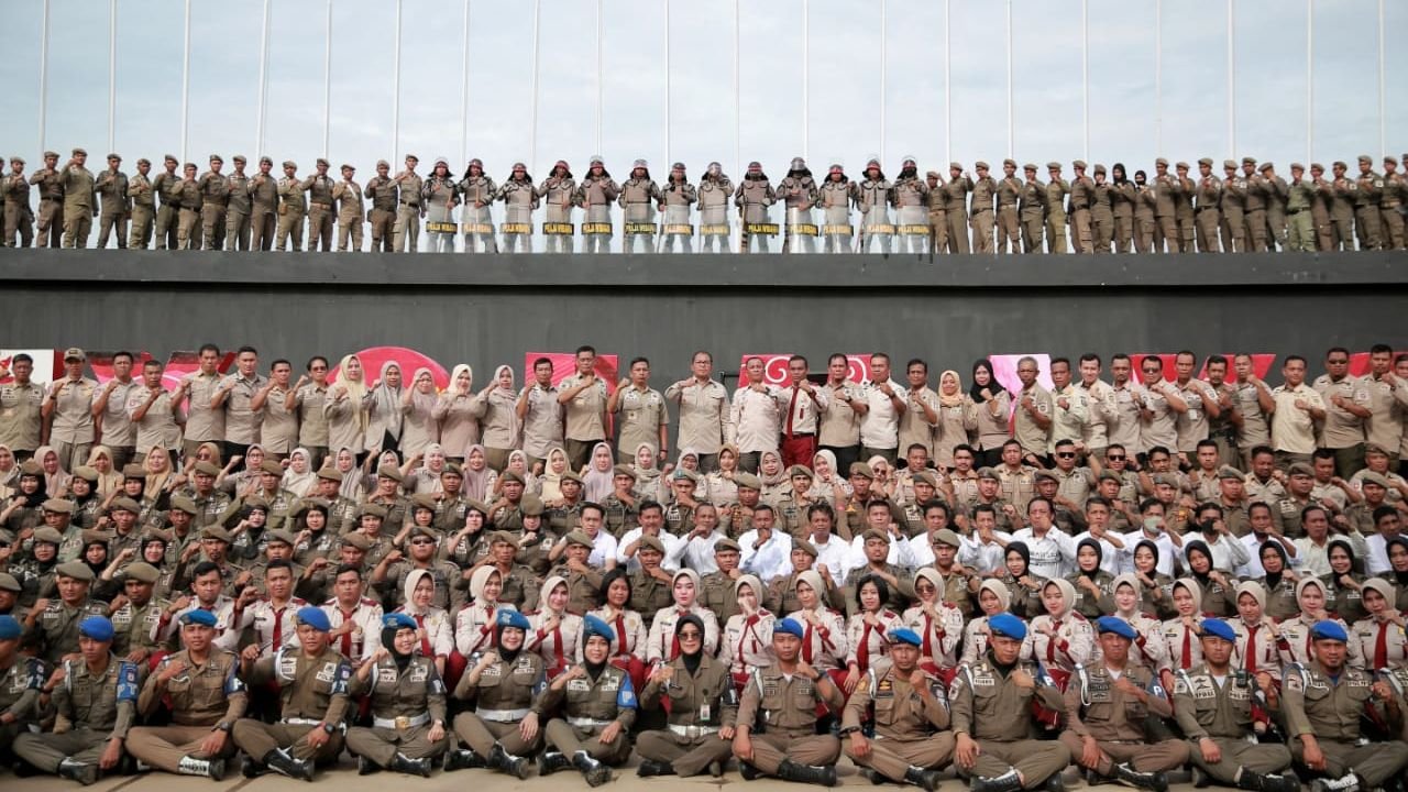 Gelar Apel Akbar, Danny Beri Pengarahan Ratusan Satpol PP Makassar