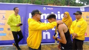 Bupati Jeneponto Lepas 300 an Peserta Lari Trail Run Rumbia Termasuk Wabup Paris Yasir dan Kepala BNP Sulsel