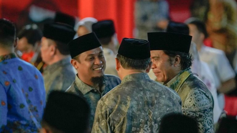 Bertolak ke Kalsel Hadiri Pembukaan MTQ Nasional XXIX, Andi Sudirman Disambut Hangat KKSS 7 Bertolak ke Kalsel Hadiri Pembukaan MTQ Nasional XXIX, Andi Sudirman Disambut Hangat KKSS