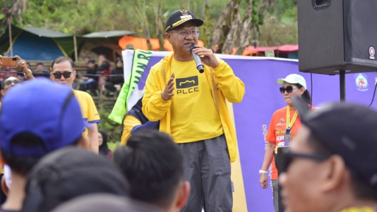 Bupati Jeneponto Lepas 300 an Peserta Lari Trail Run Rumbia Termasuk Wabup Paris Yasir dan Kepala BNP Sulsel