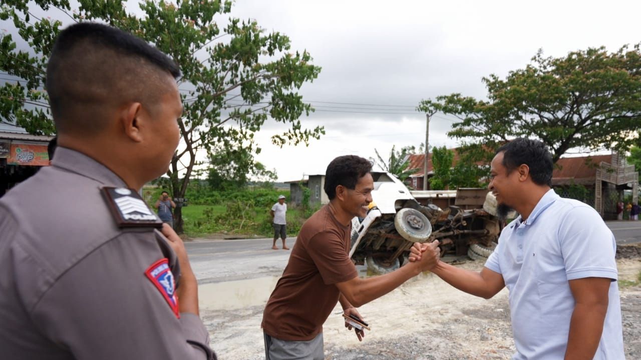 Singgah Pantau dan Bantu Evakuasi Kecelakaan Truk, Warga Jeneponto: Terima Kasih Pak Gubernur
