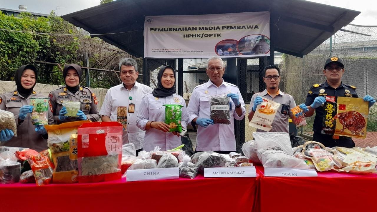 Karantina Pertanian Makassar Musnahkan Puluhan Kilo Media Pembawa Tak Berdokumen
