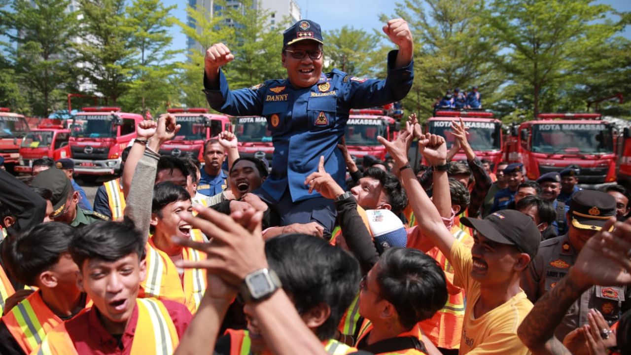 Alternatif Pertolongan Pertama Kebakaran, Danny Bagikan 53 Unit Damtor