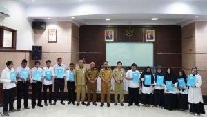 Rasa Syukur Disabilitas Terima SK Non-ASN dari Gubernur Sulsel, Terharu dan Berdoa