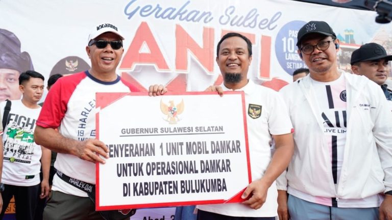 Gubernur Serahkan 1 Unit Mobil Damkar di Anti Mager Bulukumba 7 Gubernur Serahkan 1 Unit Mobil Damkar di Anti Mager Bulukumba