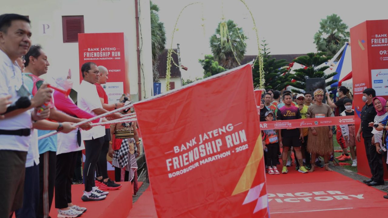 Bareng Ganjar Pranowo, Danny Semangati Ratusan Pelari Friendshp Run