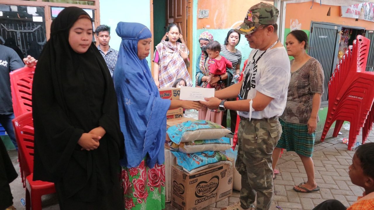Beni Iskandar Santuni Keluarga Korban Petugas Kebersihan Kecamatan Makassar