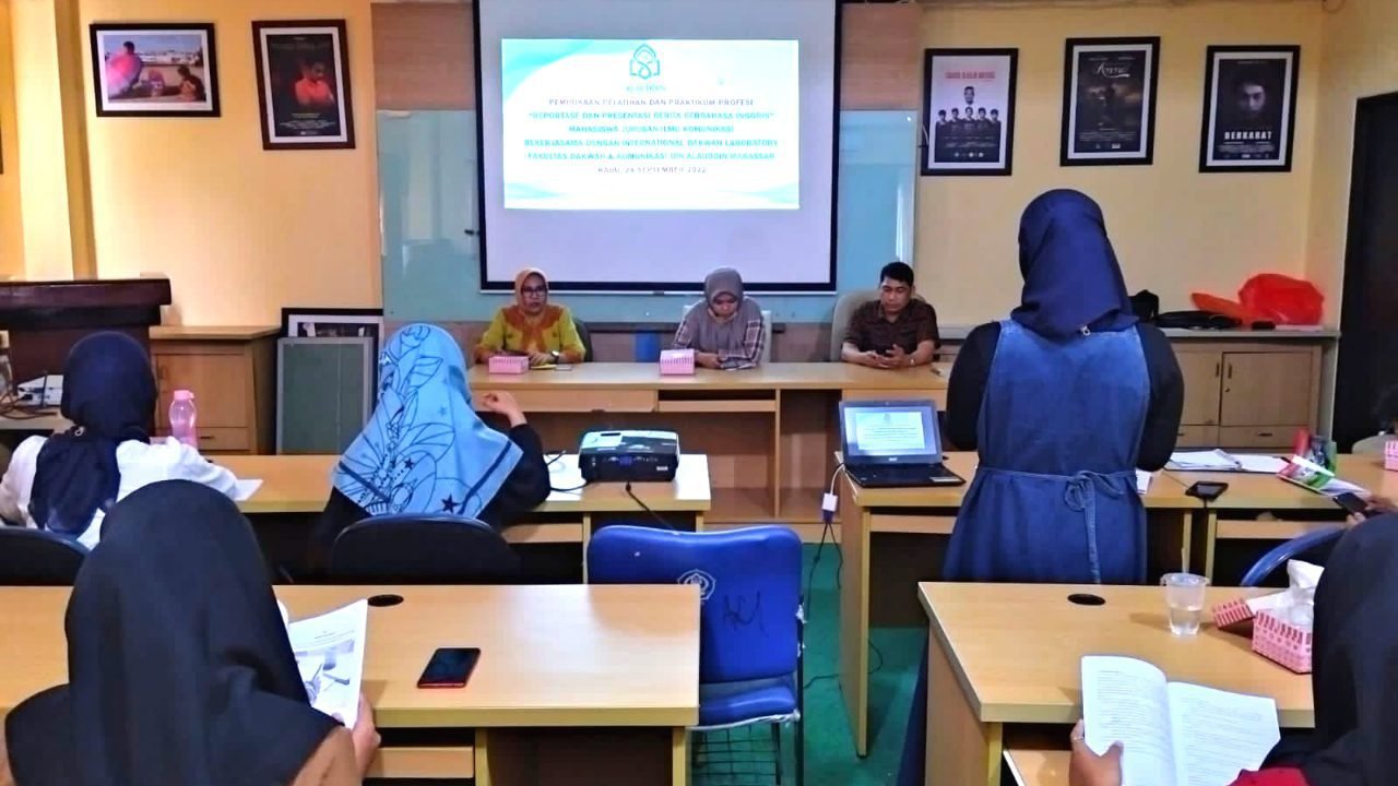 Prodi Ilmu Komunikasi FDK UINAM Gelar Pelatihan Reportase English Present