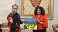 Wali Kota Danny Jamu Senator Malarndirri McCarthy Kuliner Khas Makassar
