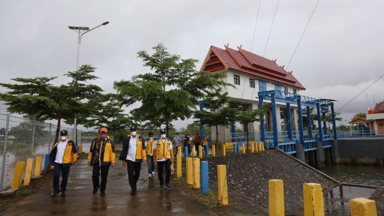Curah Hujan Tinggi, Danny Imbau Camat Perhatikan Drainase 5 Curah Hujan Tinggi, Danny Imbau Camat Perhatikan Drainase