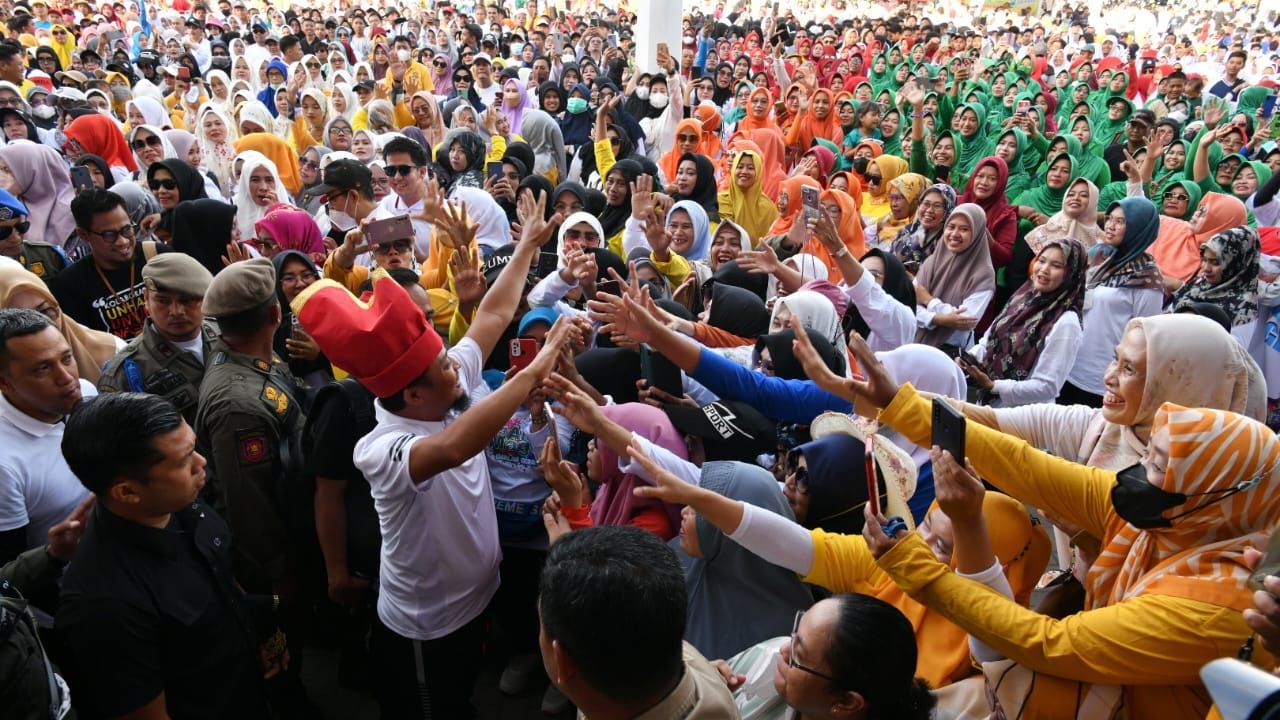 Gubernur Andi Sudirman Jalan Santai Anti Mager bersama Ribuan Warga Jeneponto