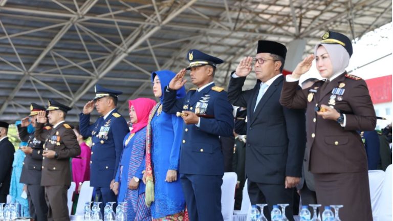 Danny Pomanto Saksikan Parade Alusista di Upacara HUT ke-77 Tahun TNI