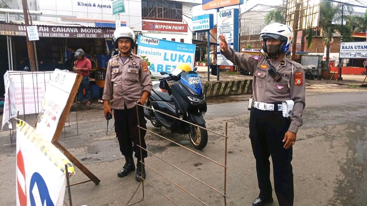 Meski Sempat Terkendala Beberapa Penerobos, Penutupan Jalan Antang Raya Relatif Terkendali