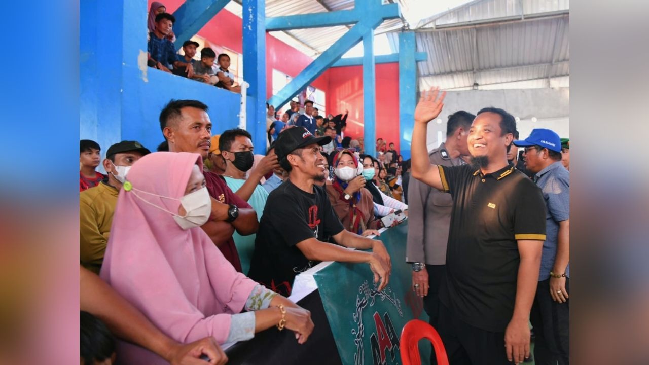 Saksikan Pertandingan Voli Porprov di Bulukumba, Gubernur Andi Sudirman Semangati Atlet 2 Saksikan Pertandingan Voli Porprov di Bulukumba, Gubernur Andi Sudirman Semangati Atlet