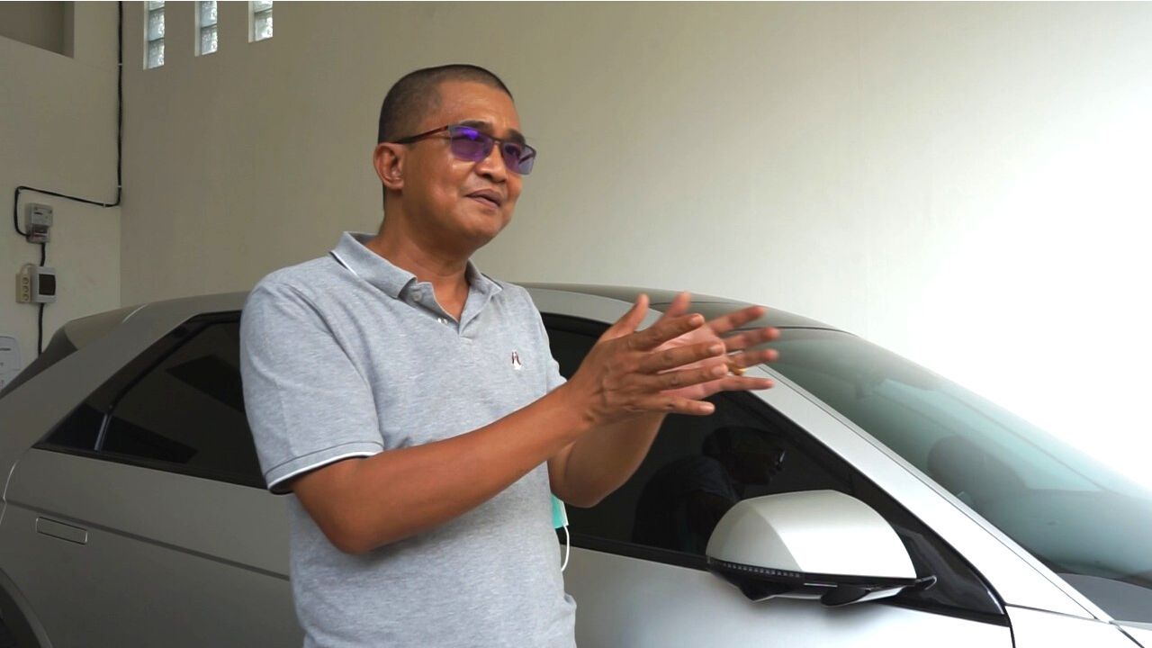 Praktisnya Charging Mobil di Rumah, Begini Kata Pelanggan PLN 2 Praktisnya Charging Mobil di Rumah, Begini Kata Pelanggan PLN