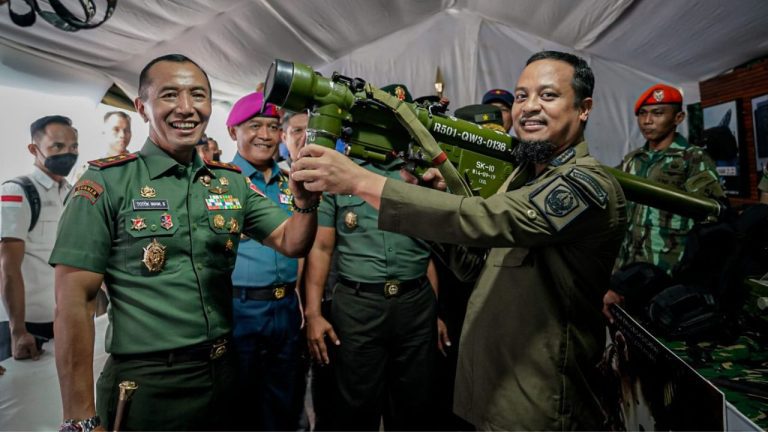 Gubernur Andi Sudirman & Pangdam XIV Hasanuddin Tinjau Pameran Alutsista