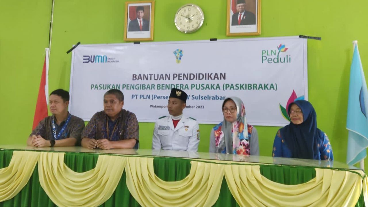 PLN Serahkan Bantuan Pendidikan untuk 6 Siswa Paskibraka Nasional di Sulselrabar 2 PLN Serahkan Bantuan Pendidikan untuk 6 Siswa Paskibraka Nasional di Sulselrabar