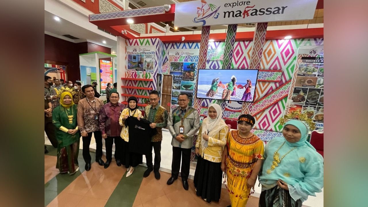 Berpakaian Adat Sulsel, Dispar Makassar Berpartisipasi Salam Pontianak Expo 2022