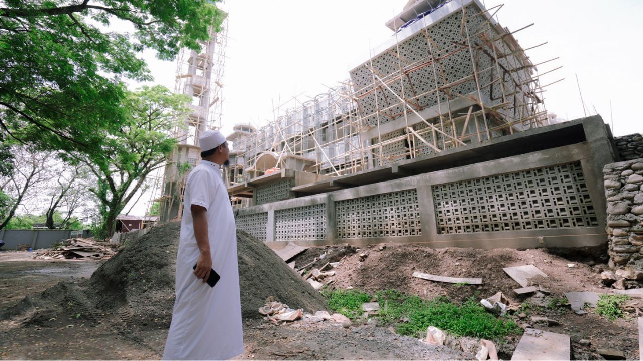 Gubernur Andi Sudirman Tinjau Pembangunan Masjid Nurul Amir