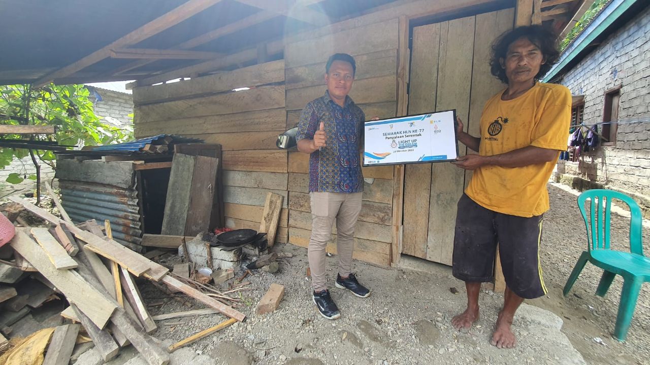 Harlitnas ke-77, Pegawai PLN Donasikan Gajinya untuk Biaya Penyambungan Listrik 3.607 Keluarga Prasejahtera