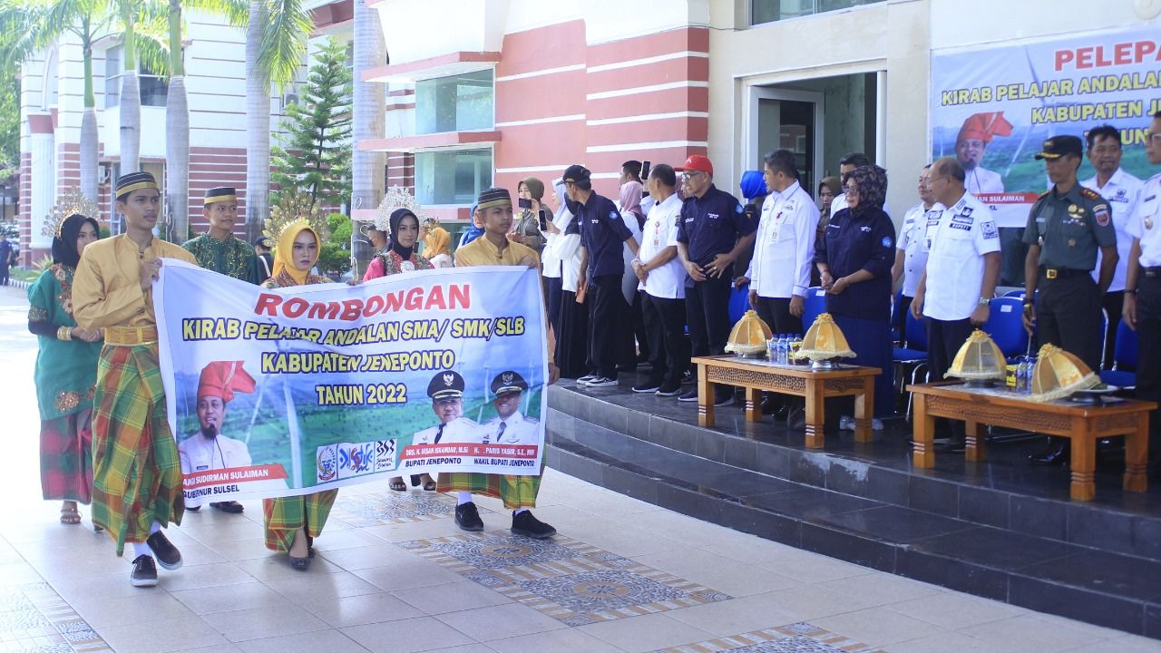 Jelang HUT Sulsel ke-353, Ratusan Pelajar Gelar Kirab Sepanjang 5 Km di Jeneponto