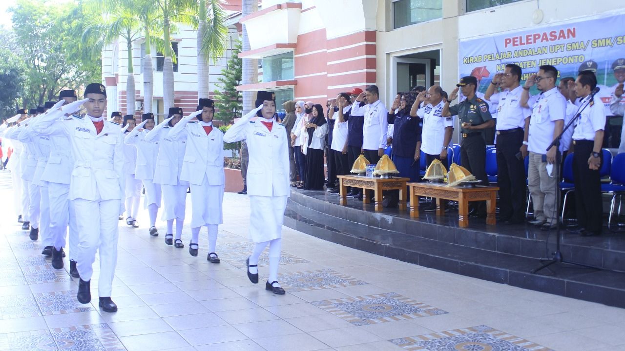 Jelang HUT Sulsel ke-353, Ratusan Pelajar Gelar Kirab Sepanjang 5 Km di Jeneponto 2 Jelang HUT Sulsel ke-353, Ratusan Pelajar Gelar Kirab Sepanjang 5 Km di Jeneponto