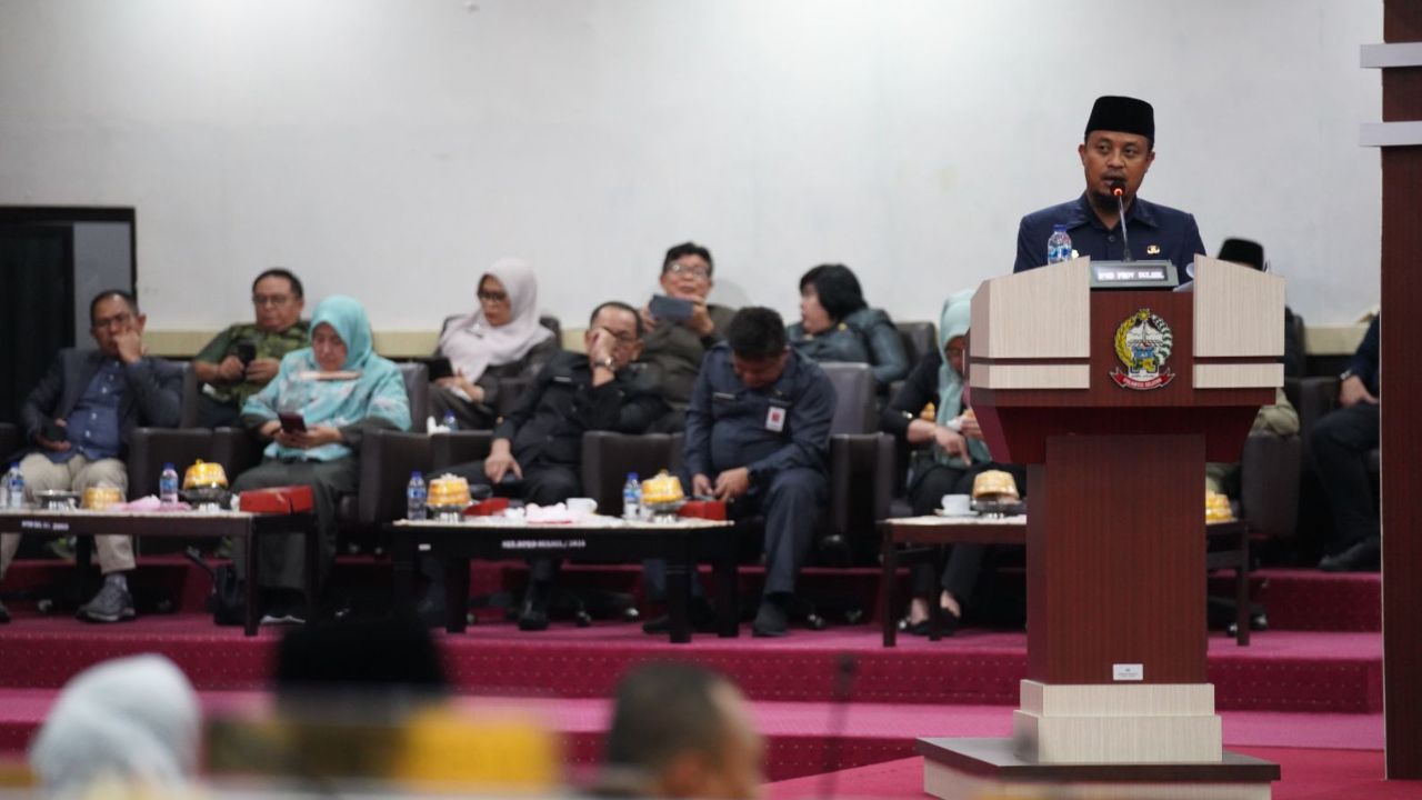 Gubernur & DPRD Sulsel Teken Persetujuan Perda APBD Perubahan TA 2022 3 Gubernur & DPRD Sulsel Teken Persetujuan Perda APBD Perubahan TA 2022