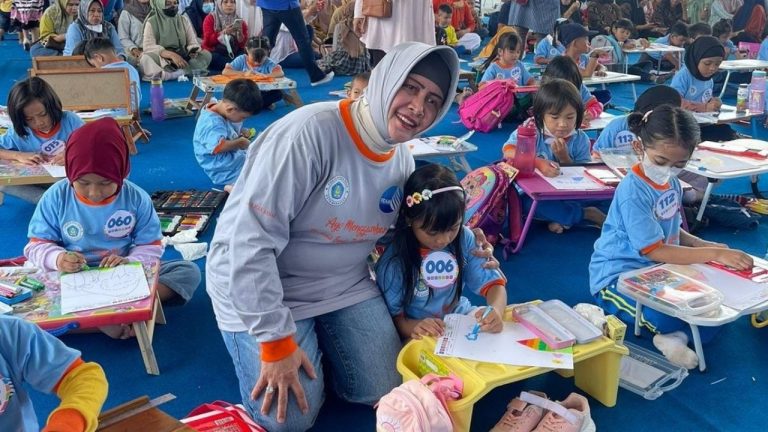 Bunda PAUD Makassar Tingkatkan Kreatifitas Anak Usia Dini Lewat Lomba Menggambar dan Melipat Kertas 7 Bunda PAUD Makassar Tingkatkan Kreatifitas Anak Usia Dini Lewat Lomba Menggambar dan Melipat Kertas