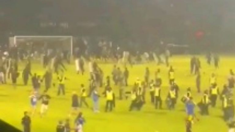 Tragedi Kanjuruhan: IPW Desak Cabut Izin Seluruh Kompetisi Liga