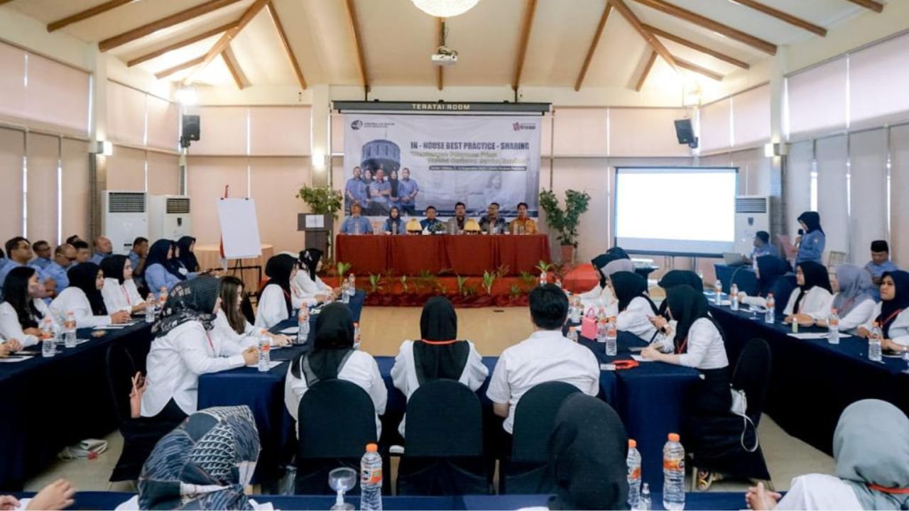 Pacu Tingkatkan Layanan, Petugas Costumer Service PDAM Makassar dilatih In House Training
