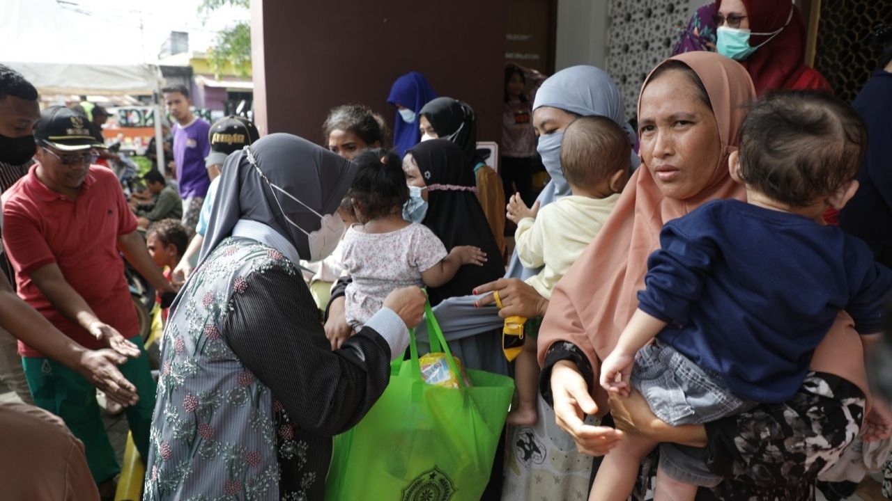 Ketua PKK, Wawali, dan Sekda Makassar Kompak Kunjungi Korban Banjir Biringkanaya