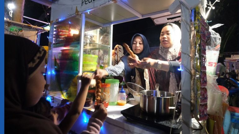 PLN Resmikan Taman Desa Sejuta Lampu dan Gerobak Kuliner di Bontoloe Takalar