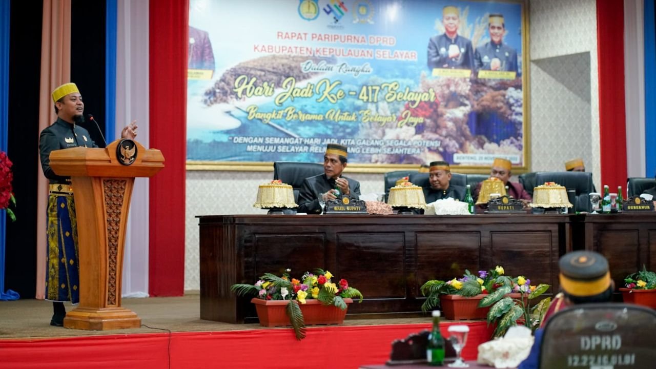 HUT Selayar ke-417, Gubernur Andi Sudirman Beri Bantuan Kapal Perikanan Senilai Rp3,5 Miliar