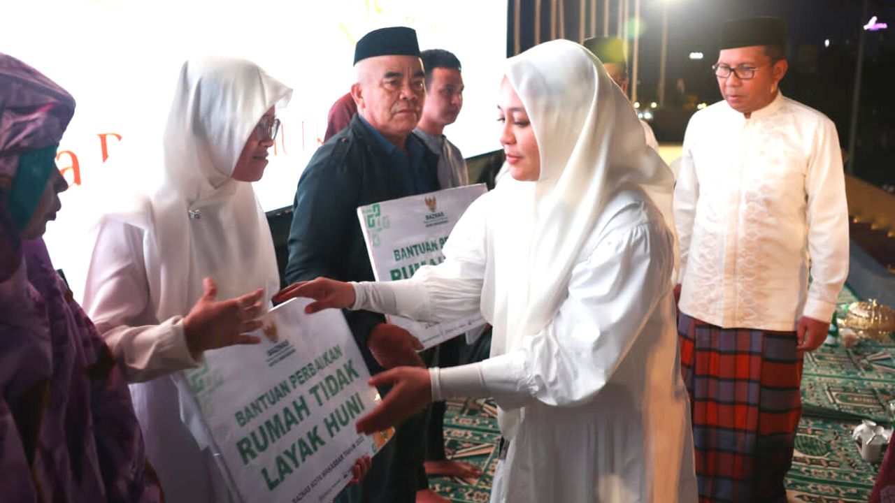 Salat Subuh Berjamaah, Baznas Beri Bantuan Perbaikan Rumah Tidak Layak Huni 2 Salat Subuh Berjamaah, Baznas Beri Bantuan Perbaikan Rumah Tidak Layak Huni