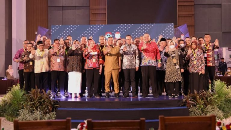 Danny Undang Langsung Wali Kota se-Indonesia Hadiri Puncak HUT ke-415 Tahun Kota Makassar 3 Danny Undang Langsung Wali Kota se-Indonesia Hadiri Puncak HUT ke-415 Tahun Kota Makassar