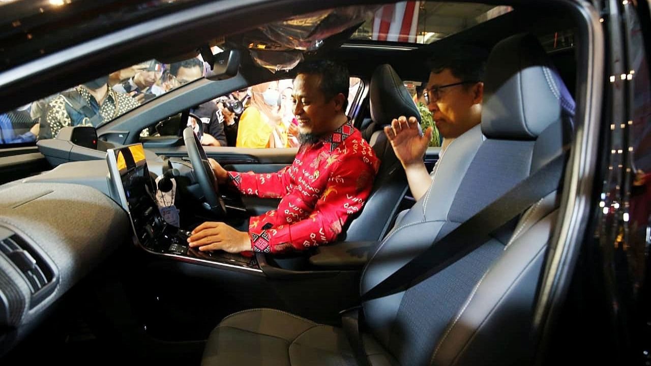 Gubernur Sulsel Hadiri Peluncuran Mobil Listrik All New Toyota BZ4X
