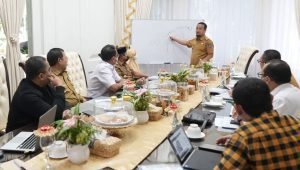 Gerak Cepat Gubernur Sulsel Atasi Banjir, Langsung Rapat Evaluasi dan Mitigasi