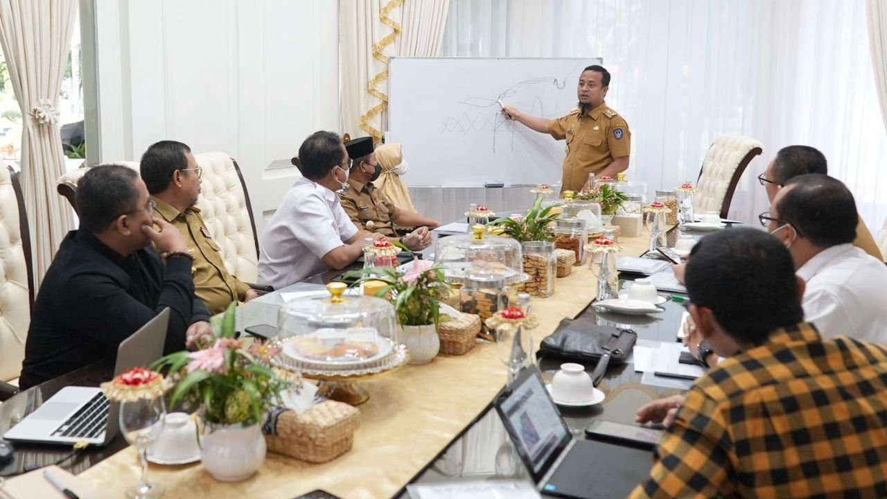 Gerak Cepat Gubernur Sulsel Atasi Banjir, Langsung Rapat Evaluasi dan Mitigasi