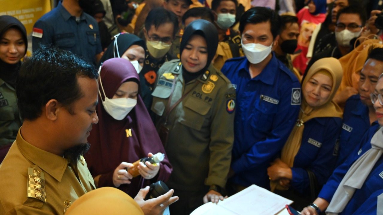 Didampingi Ketua TP PKK Sulsel, Gubernur Buka PRS Ke-8 2 Didampingi Ketua TP PKK Sulsel, Gubernur Buka PRS Ke-8