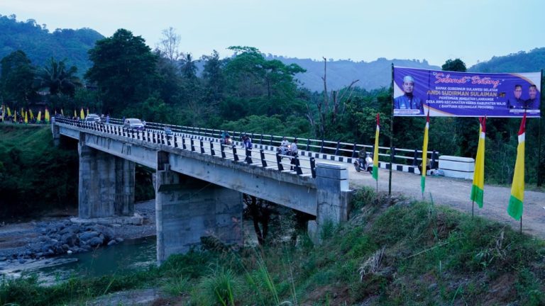 Jembatan Lanrange Fungsional: Bupati Wajo Amran Mahmud: Masyarakat Menikmati Akses Perekonomian 9 Jembatan Lanrange Diresmikan Gubernur Sulsel Andi Sudirman Sulaiman