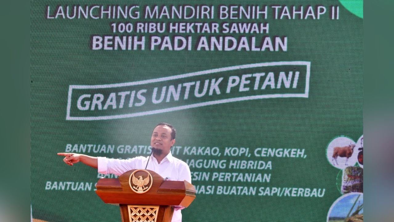 Gubernur Sulsel Salurkan Bantuan Pertanian Senilai Rp66 Miliar